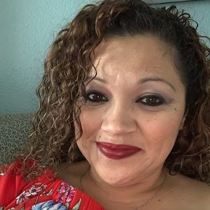 Meet your Posher, Raquel